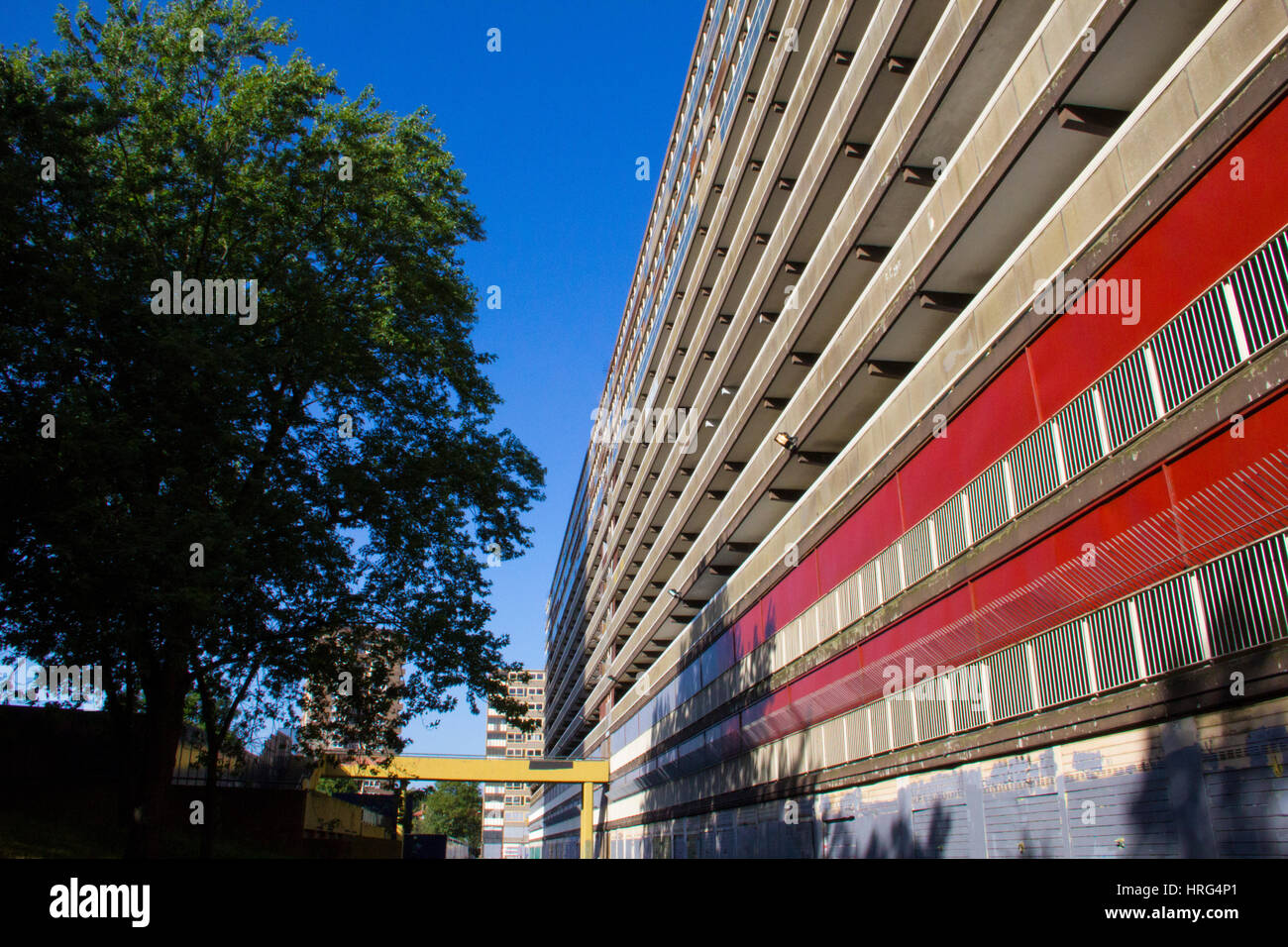 Ein Block von Gemeindewohnungen in der inzwischen abgerissenen Heygate-Siedlung in South East London. Es wurde abgerissen, zwischen 2011 und 2014 als Teil des Elefanten eine Stockfoto
