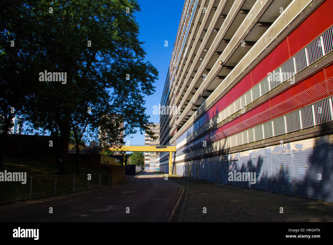 Ein Block von Gemeindewohnungen in der inzwischen abgerissenen Heygate-Siedlung in South East London. Es wurde abgerissen, zwischen 2011 und 2014 als Teil des Elefanten eine Stockfoto