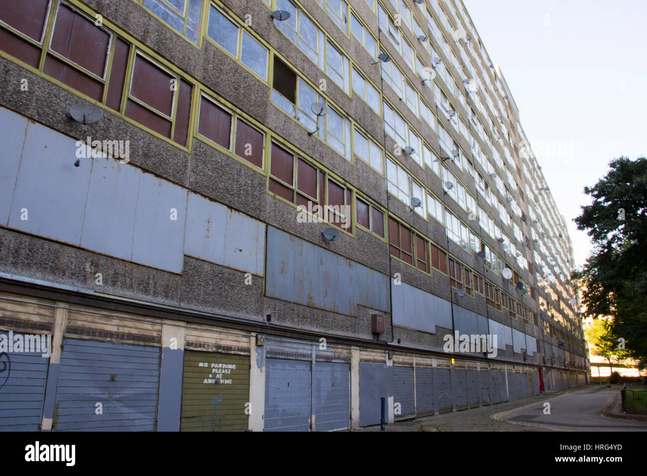 Ein Block von Gemeindewohnungen in der inzwischen abgerissenen Heygate-Siedlung in South East London. Es wurde abgerissen, zwischen 2011 und 2014 als Teil des Elefanten eine Stockfoto