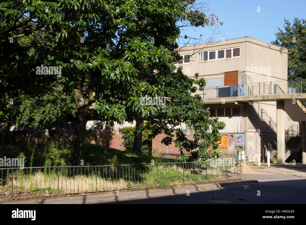 Ein Block von Gemeindewohnungen in der inzwischen abgerissenen Heygate-Siedlung in South East London. Es wurde abgerissen, zwischen 2011 und 2014 als Teil des Elefanten eine Stockfoto
