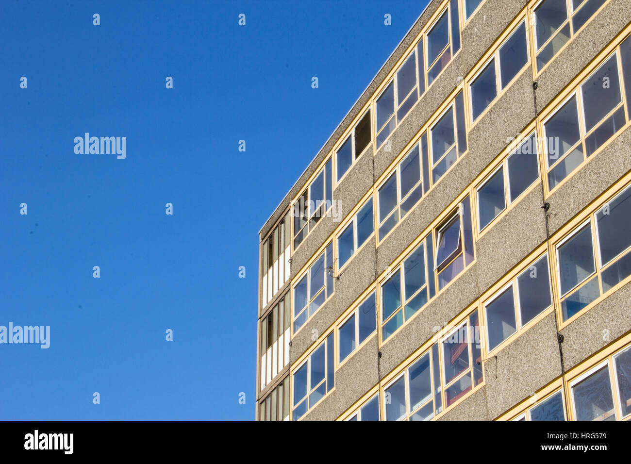 Ein Block von Gemeindewohnungen in der inzwischen abgerissenen Heygate-Siedlung in South East London. Es wurde abgerissen, zwischen 2011 und 2014 als Teil des Elefanten eine Stockfoto