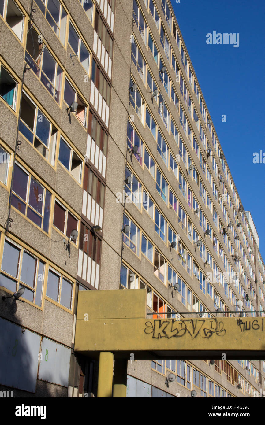Ein Block von Gemeindewohnungen in der inzwischen abgerissenen Heygate-Siedlung in South East London. Es wurde abgerissen, zwischen 2011 und 2014 als Teil des Elefanten eine Stockfoto