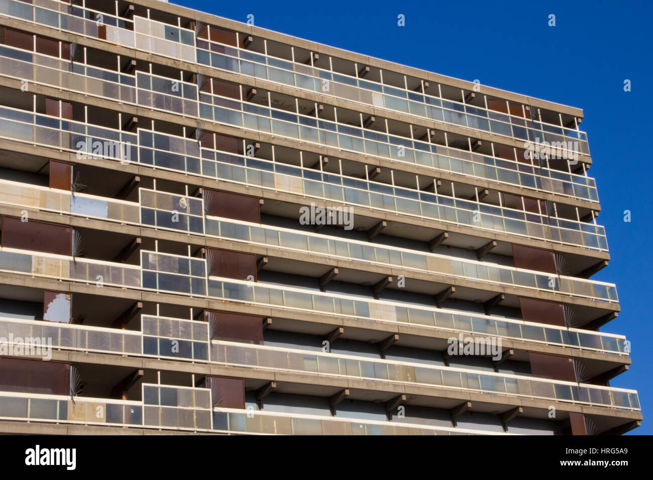 Ein Block von Gemeindewohnungen in der inzwischen abgerissenen Heygate-Siedlung in South East London. Es wurde abgerissen, zwischen 2011 und 2014 als Teil des Elefanten eine Stockfoto