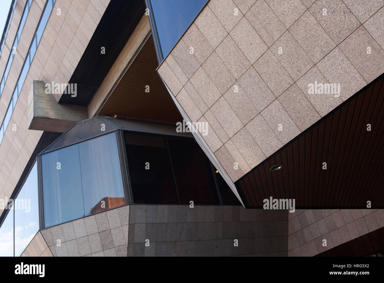 Botschaft der Tschechoslowakei durch tschechischen Architekten Věra Machoninová und Vladimír Machonin in Brutalist Stil (1978), die heute als Botschaft der Tschechischen Republik in Berlin, Deutschland. Stockfoto