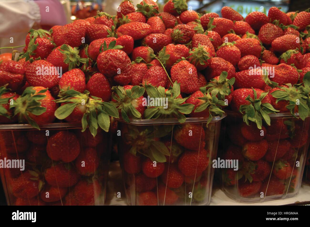 Frische rote Erdbeeren am Bauernmarkt Marktstand Stockfoto