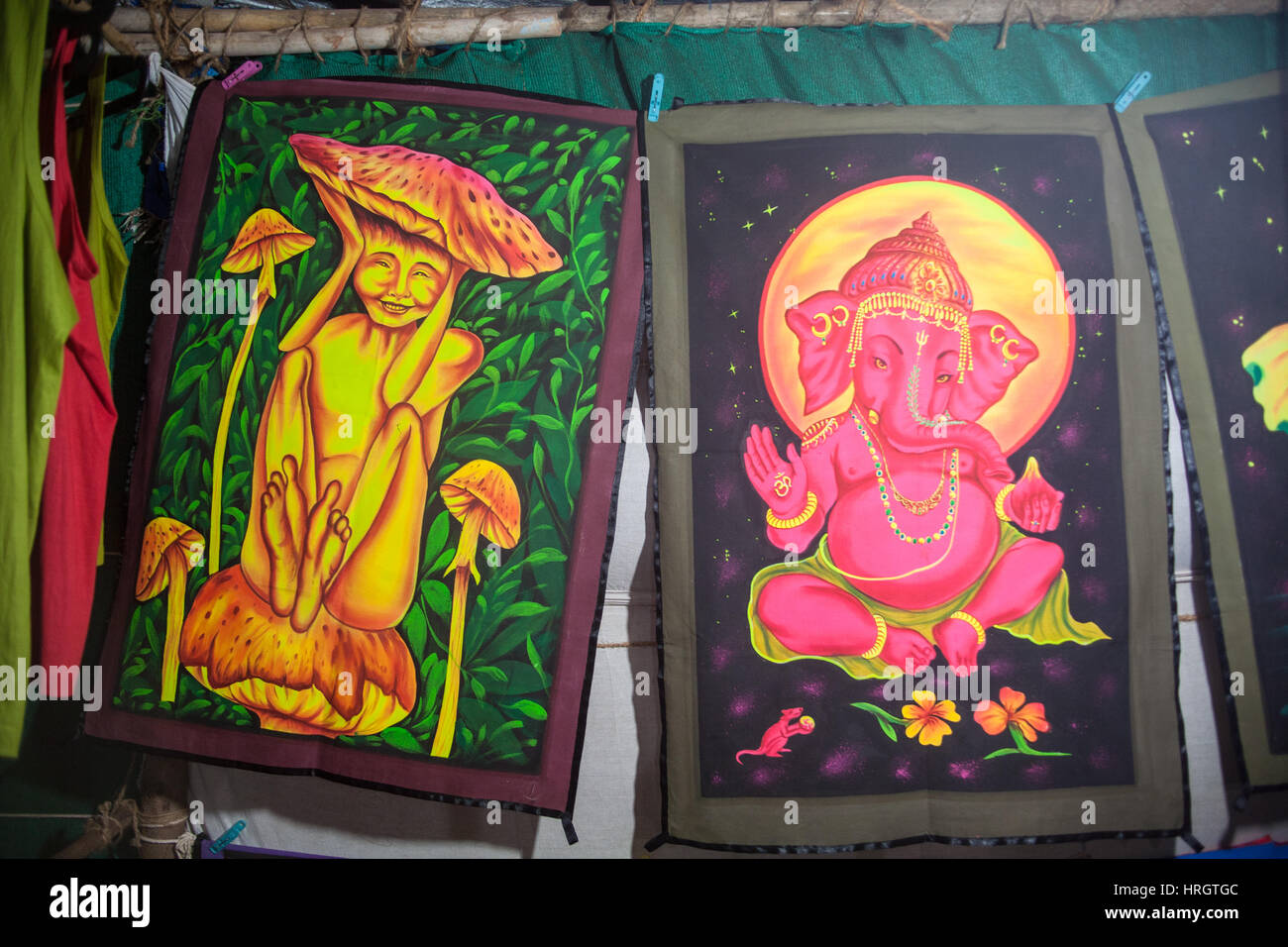 Neon, UV, Licht, Kunst, Ganesh, Psychedelic, Ganesha, Hindu, Gott, Tourismus, Touristen, Touristen, zu verkaufen, am Mittwoch, Anjuna, Markt, Beach, Goa, Indien, Indian, Asia, asiatisch Stockfoto