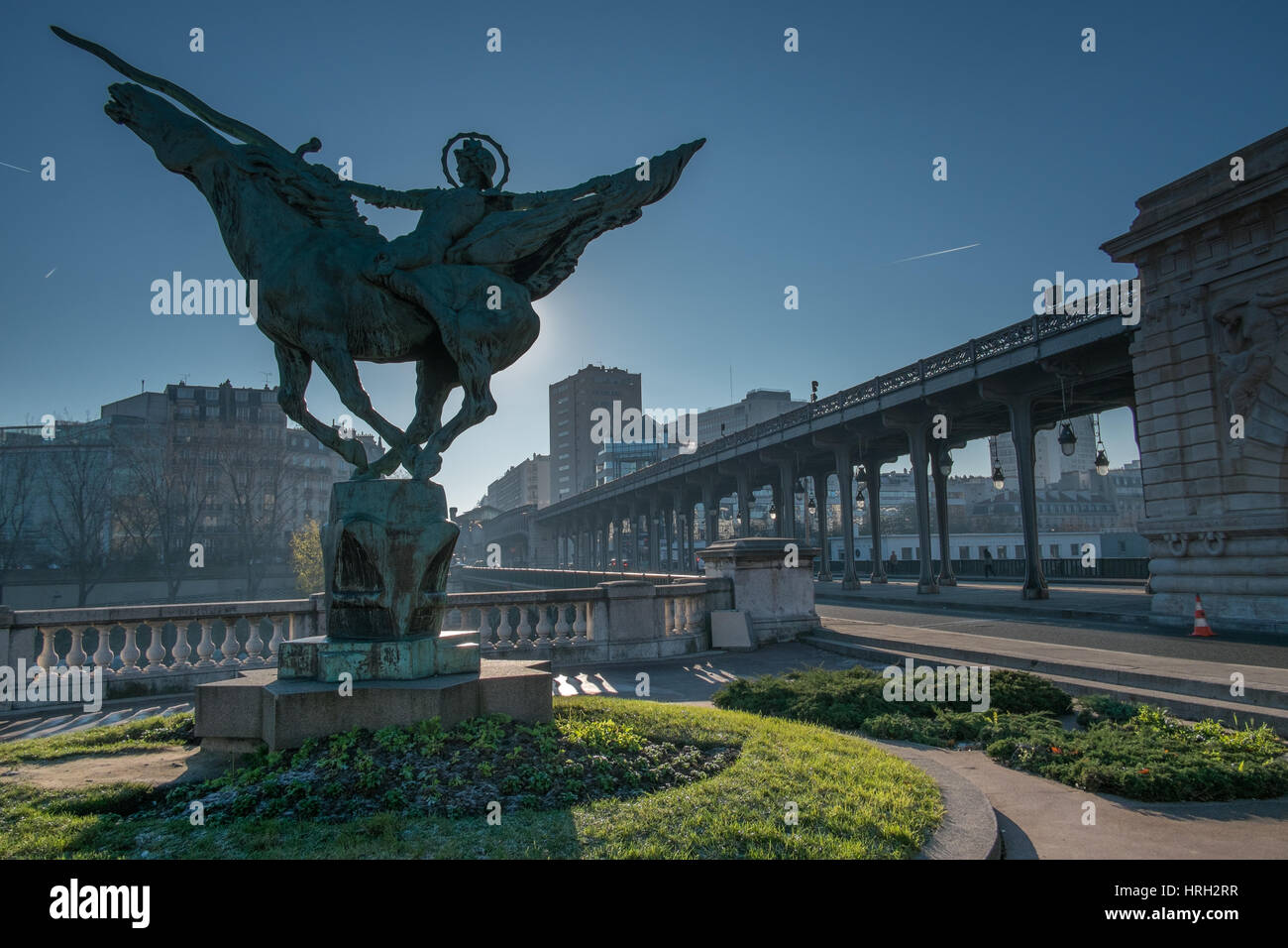 La France Renaissante auf die Pont de Bir-Hakeim, Paris, Frankreich Stockfoto