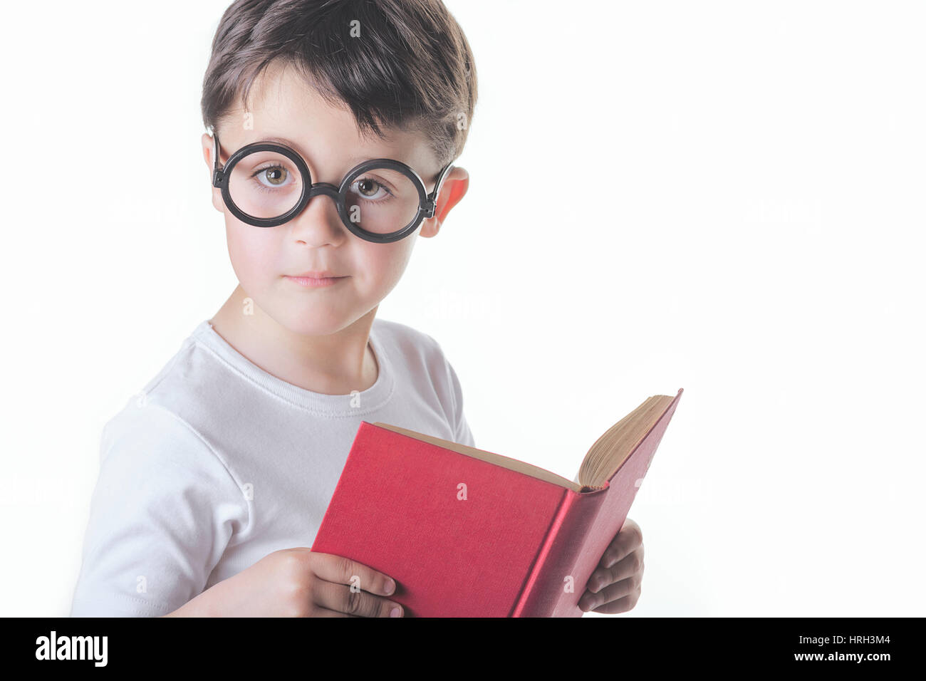 Junge, ein Buch lesen Stockfoto