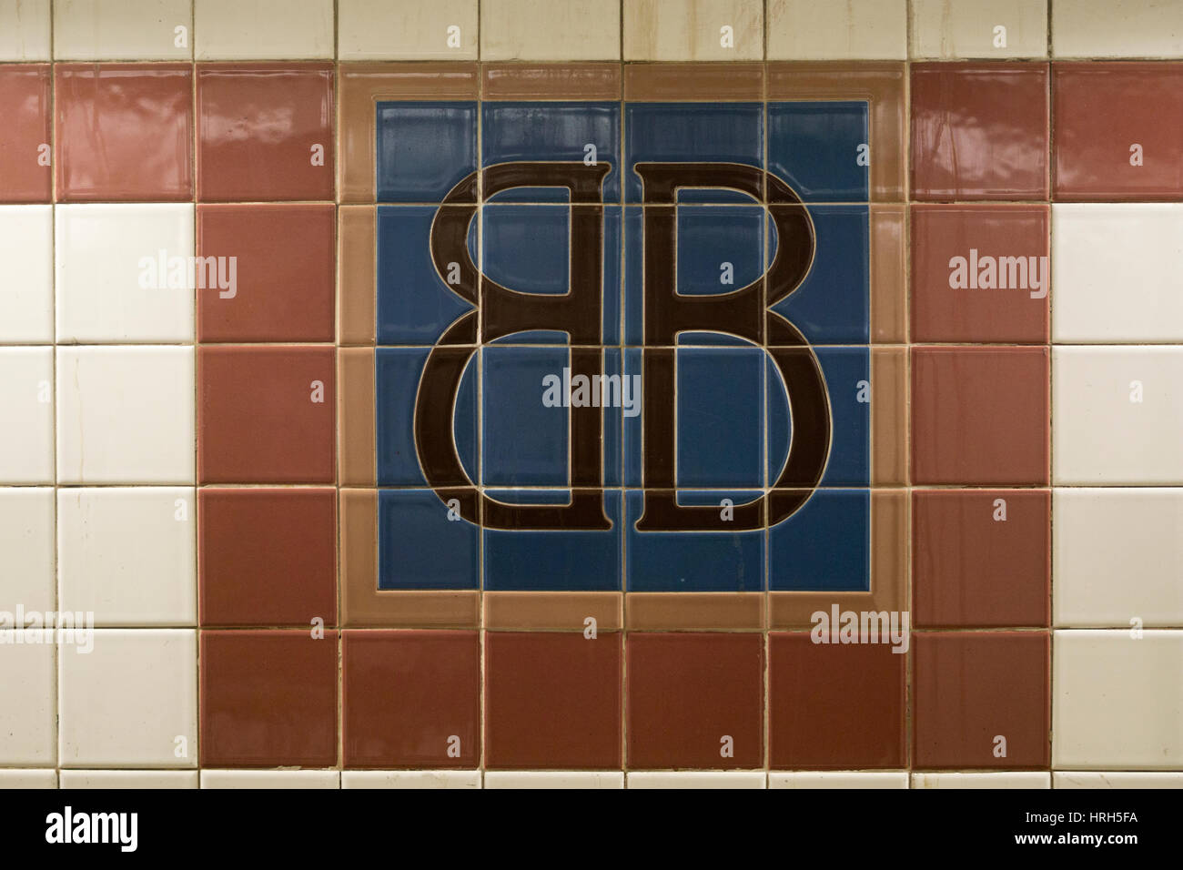 BB-Artwork auf der Brooklyn Bridge u-Bahnstation in Manhattan, New York Unterstadt. Stockfoto