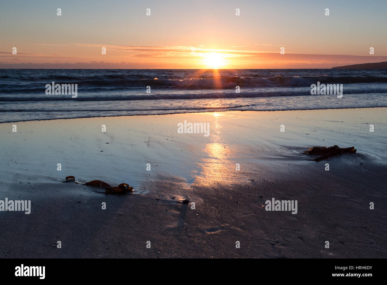 Sonnenuntergang am Banna Strand, County Kerry, Irland Stockfoto
