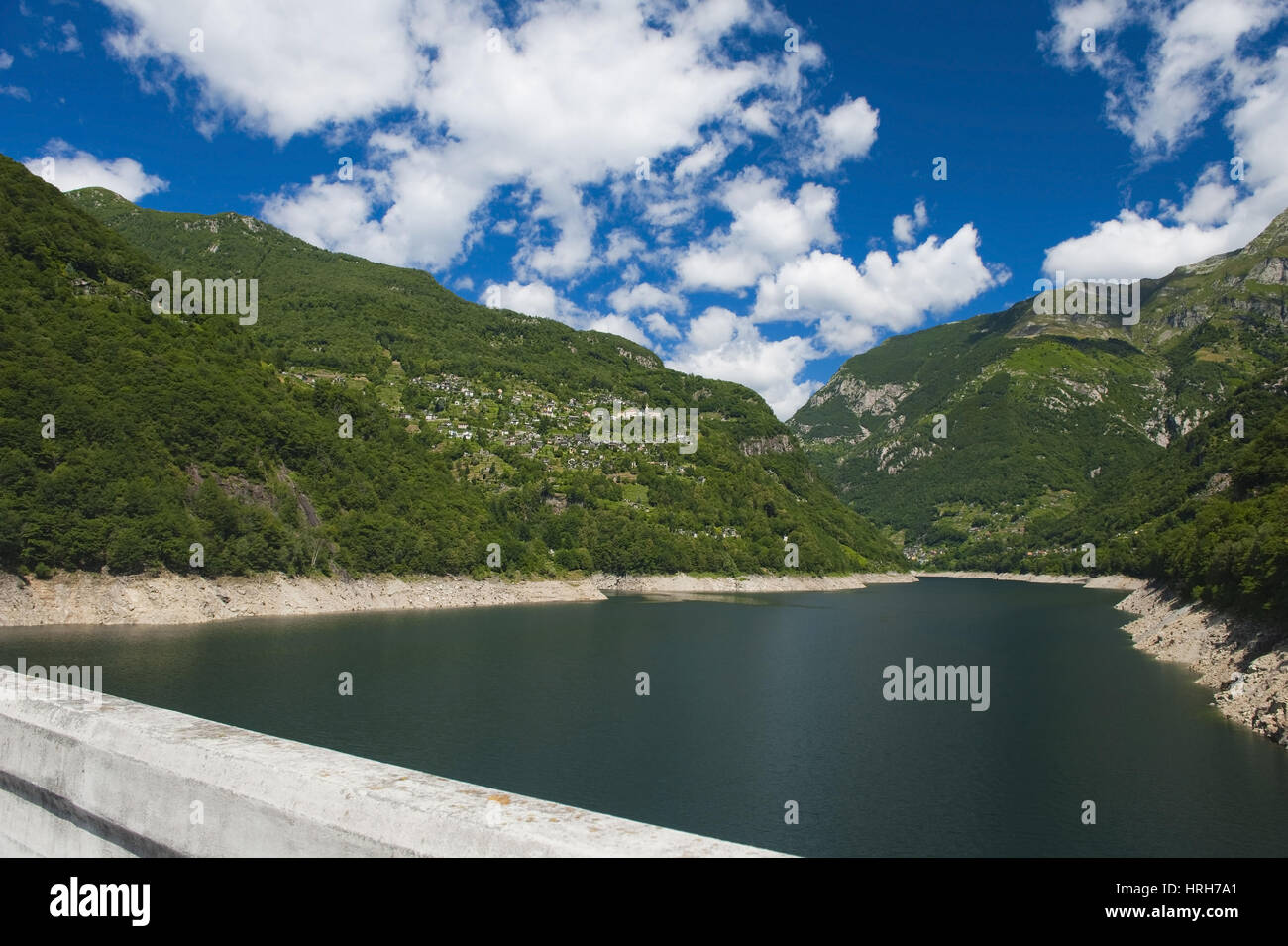 Blick Vom Staudamm Valle Verzasca, Schweiz - Valle Verzasca, Schweiz Stockfoto