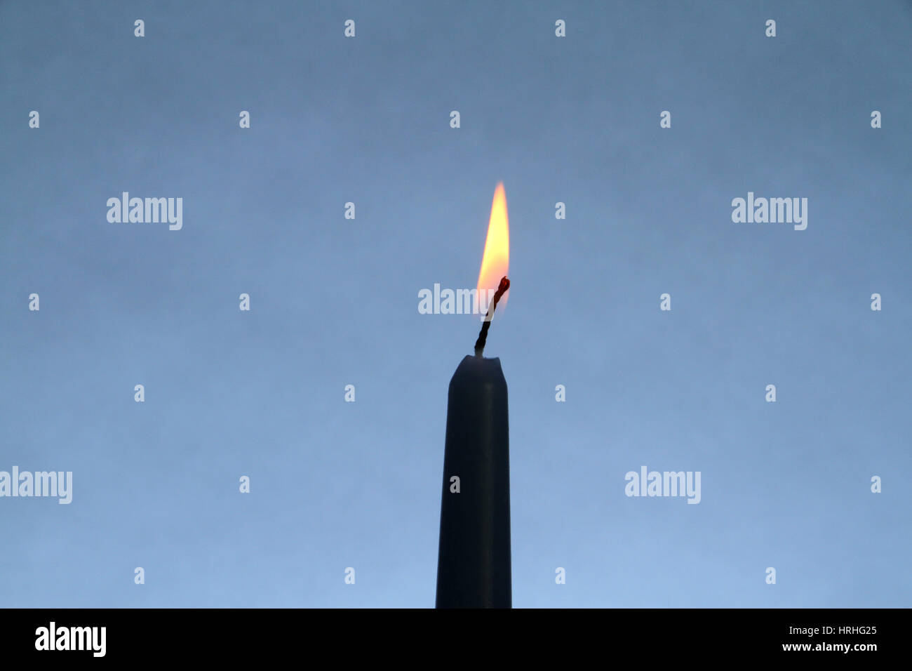 Sterbende Kerzenflamme (Serie) Stockfoto