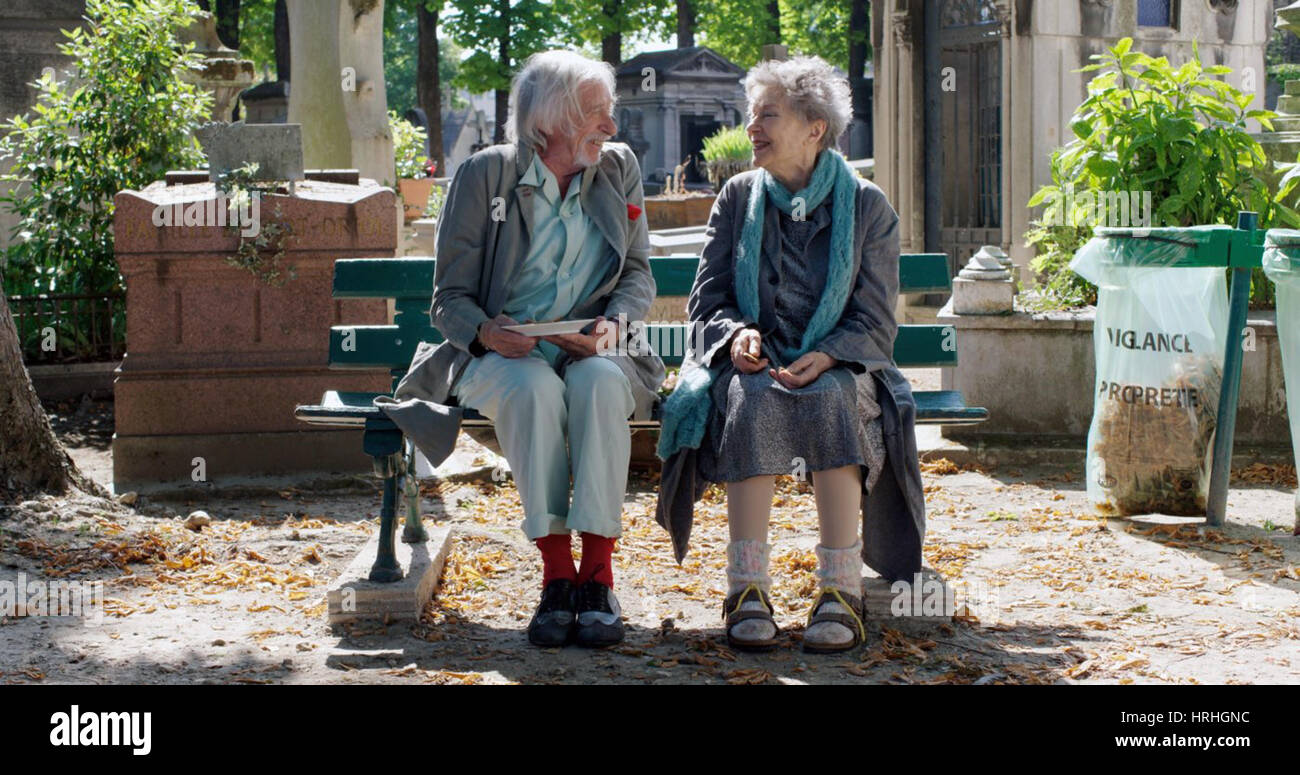 Lost in Paris eine 2016 Französisch-belgische Komödie geschrieben, Regie und Co-produziert von Dominique Abel und Fiona Gordon, starring Gordon als kanadische Bibliothekar, ein Obdachloser in Paris begegnet, ist.  Dieses Foto ist nur zu redaktionellen Zwecken und unterliegen dem Copyright von der Filmgesellschaft und/oder der Fotograf von dem Film oder der Firma zugeordnet und kann nur durch Veröffentlichungen im Zusammenhang mit der Förderung der oben genannten Film reproduziert werden. Eine obligatorische Gutschrift auf die Filmgesellschaft ist erforderlich. Der Fotograf sollte auch angerechnet werden, wenn bekannt. Stockfoto
