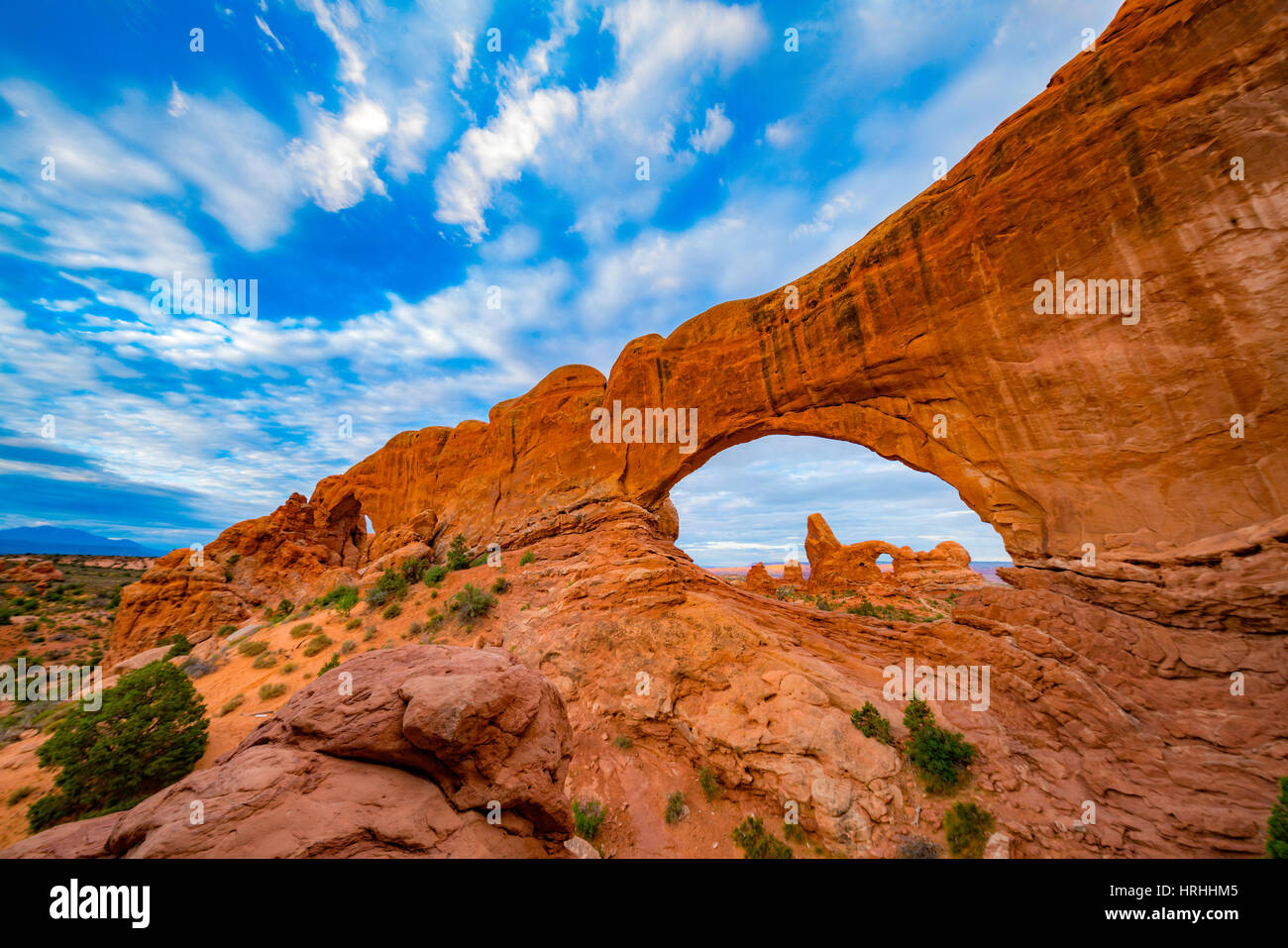 Turret Arch durch Nord Fenster, Arches-Nationalpark, Utah Windows Abschnitt gesehen Stockfoto