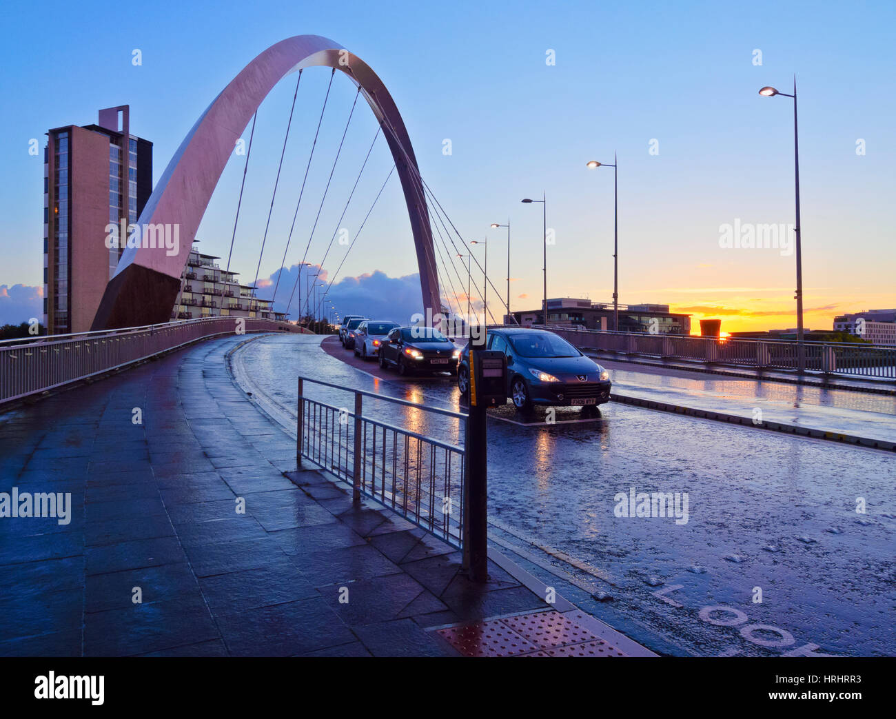 Clyde Arc bei Sonnenuntergang, Glasgow, Schottland, Vereinigtes Königreich Stockfoto