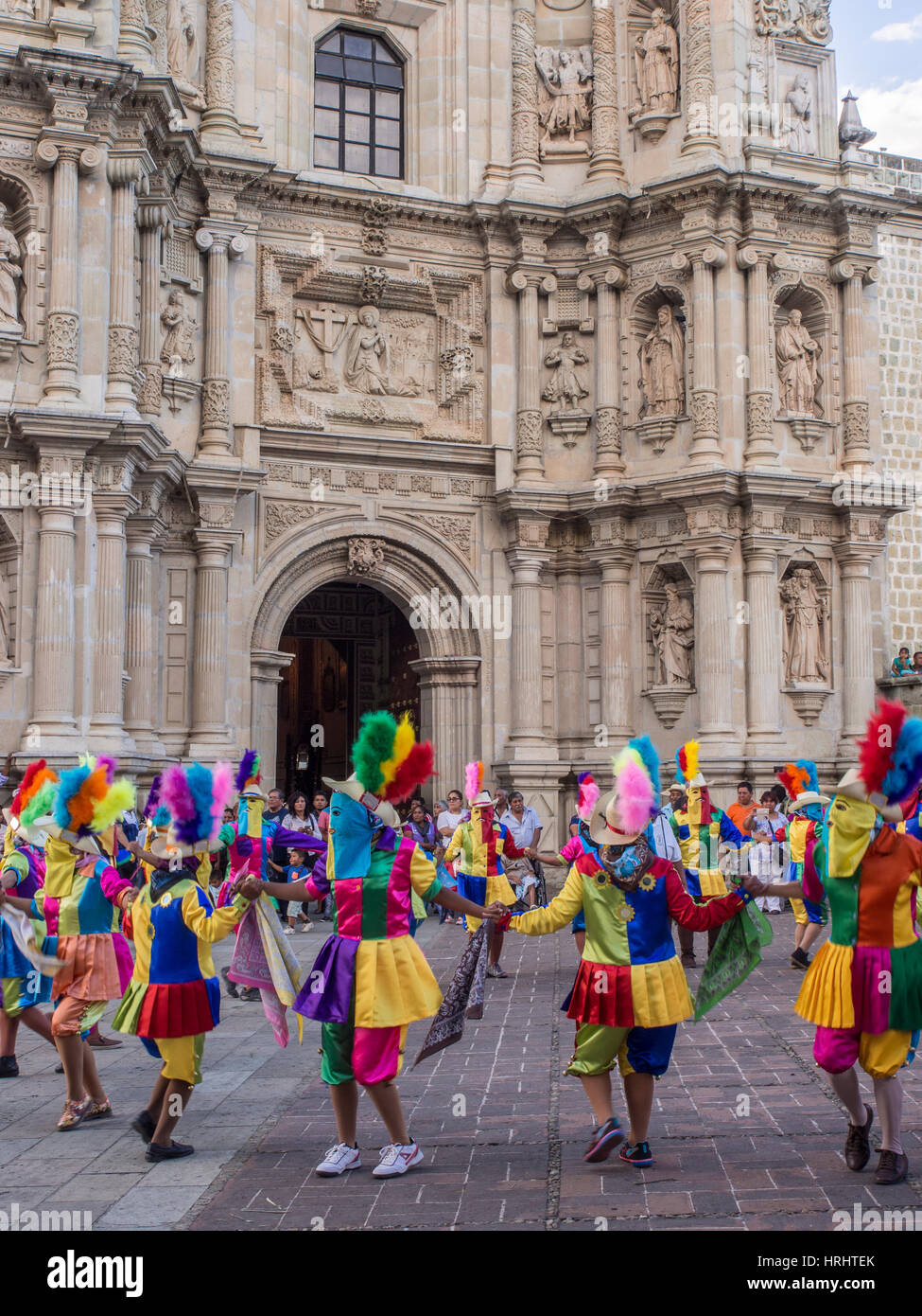 Maskierte Tänzer, Fiesta De La Virgen De La Soledad, Basilika der Muttergottes von Einsamkeit, Oaxaca, Mexiko, Nordamerika Stockfoto