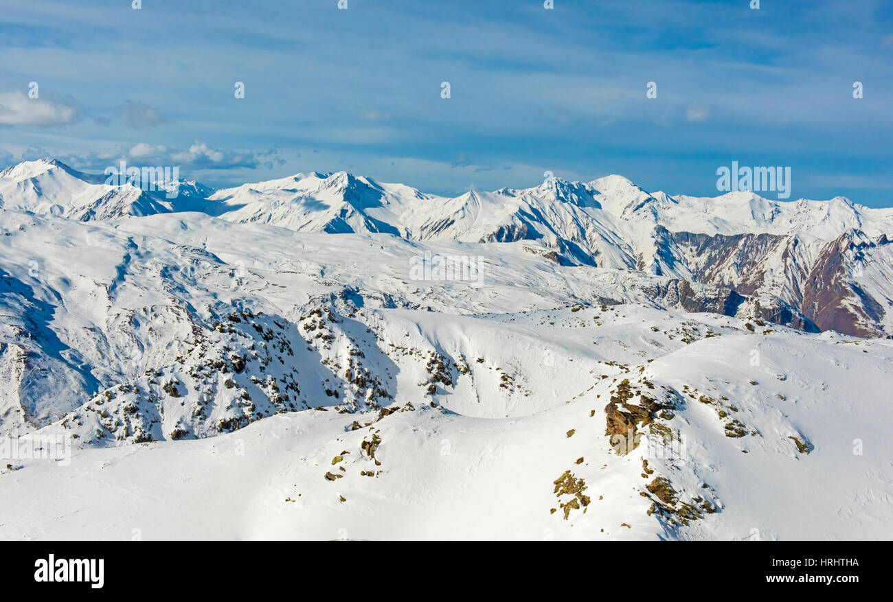Panorama Landschaft der europäischen Alpen verschneite Gebirge im Winter Stockfoto