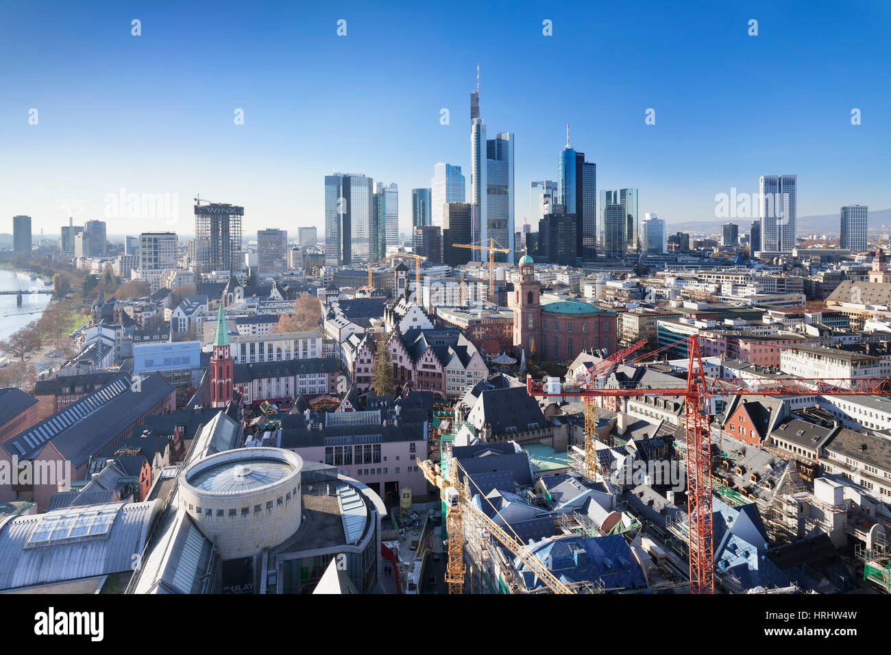 Frankfurter Skyline mit Paulskirche Kirche, Nicolaikirche und Bankenviertel, Frankfurt am Main, Hessen, Deutschland Stockfoto