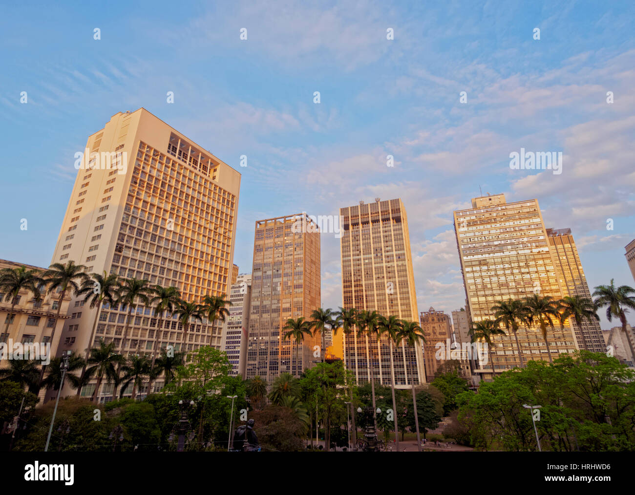 Blick auf den Anhangabau Park und Gebäude im Stadtzentrum., São Paulo, Bundesstaat Sao Paulo, Brasilien Stockfoto