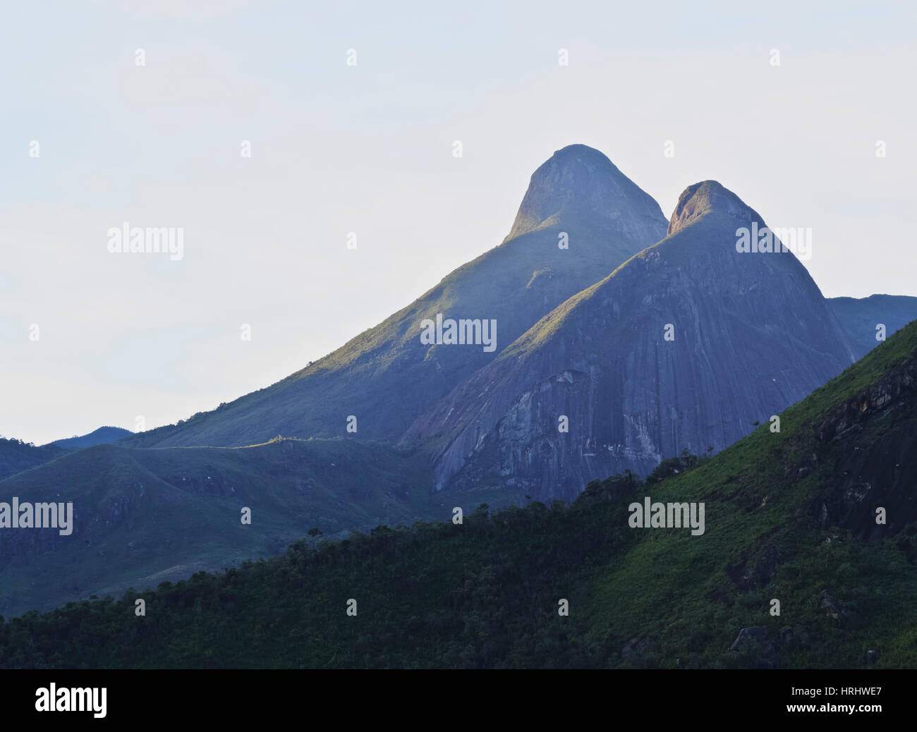 Blick auf die Berge rund um Petropolis, Bundesstaat Rio De Janeiro, Brasilien Stockfoto