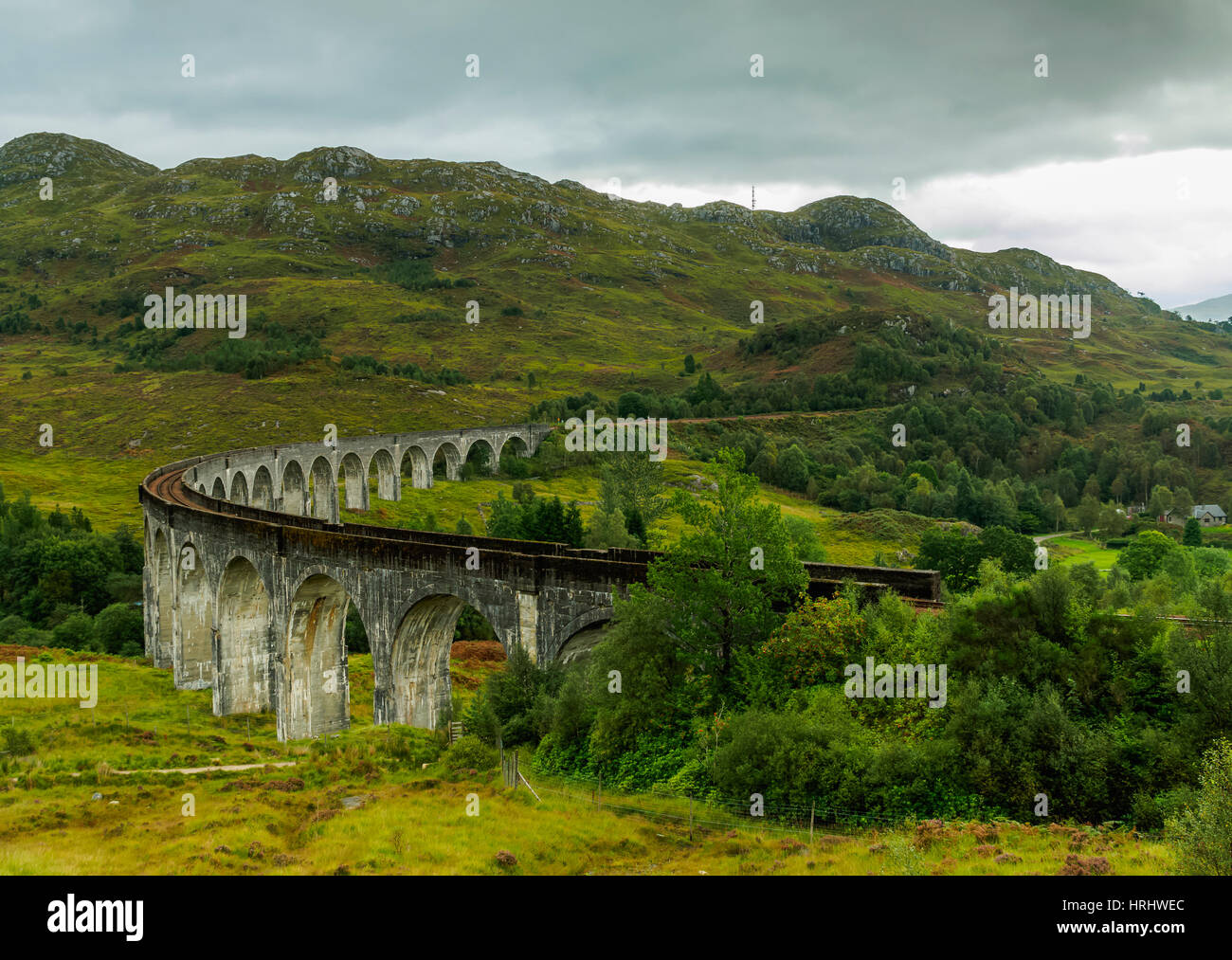 Blick auf das Glenfinnan-Viadukt, Highlands, Schottland, Vereinigtes Königreich Stockfoto