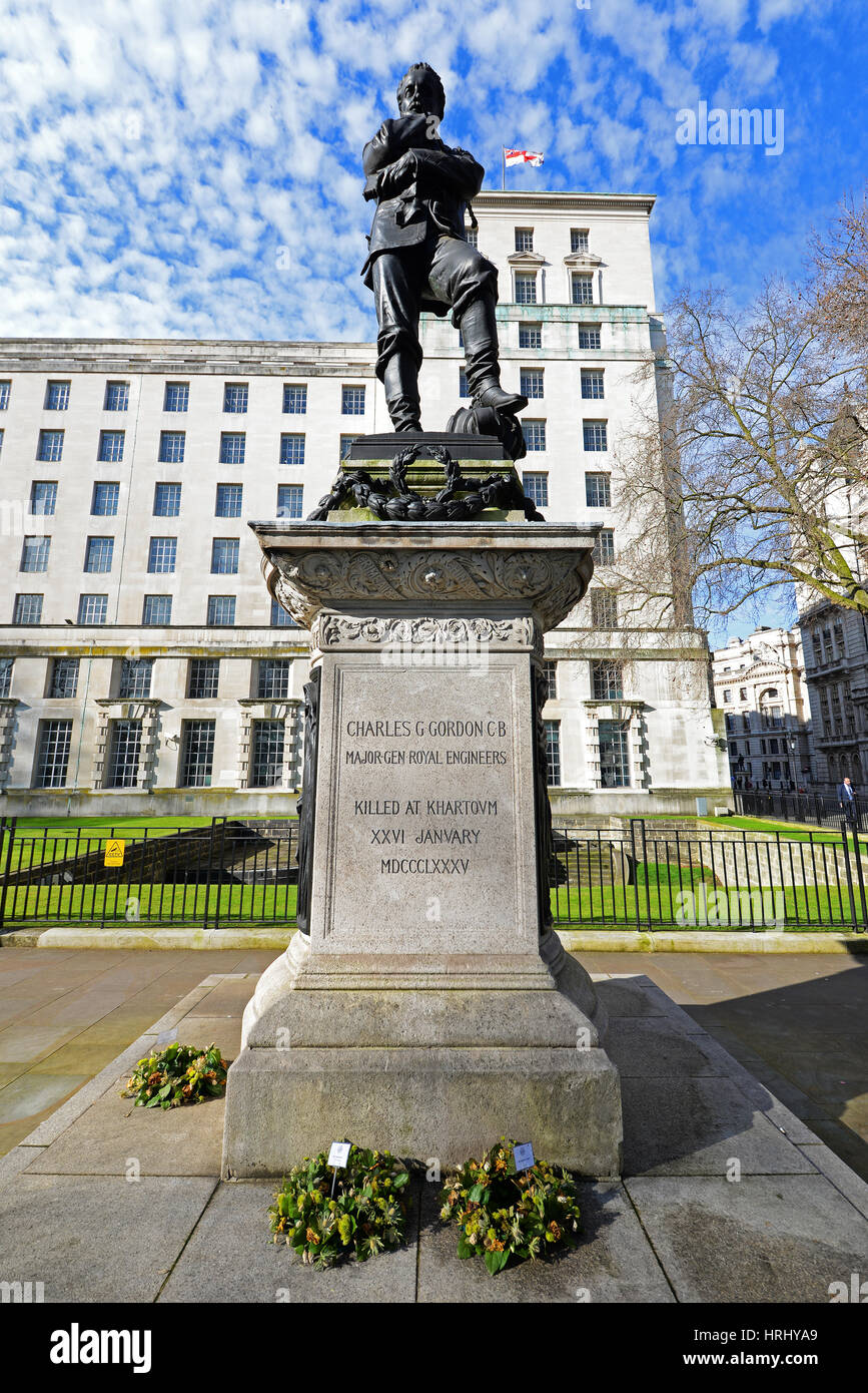 Charles G Gordon-Statue in der Victoria Embankment Gardens vor der MoD-HQ Gebäude, Westminster, London. Geformt von Hamo Thornycroft Stockfoto