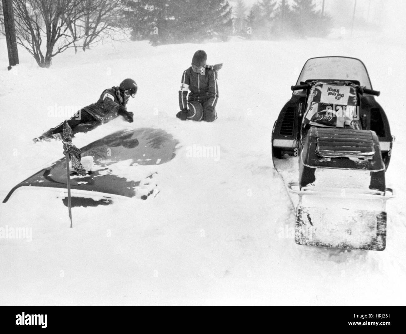 Rotes Kreuz Arbeiter, Blizzard von 1977 Stockfoto