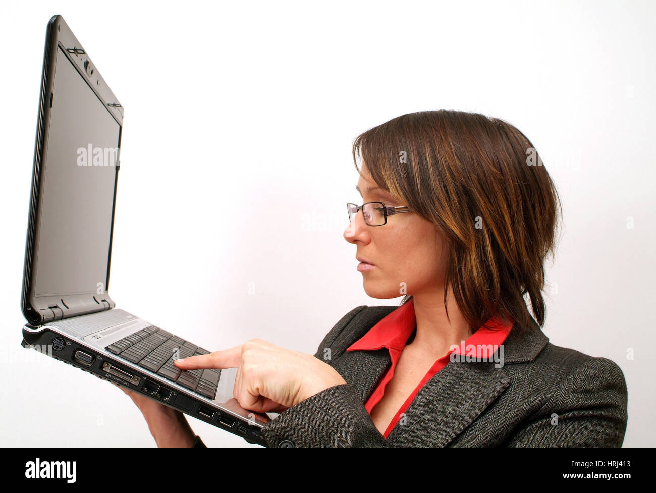 Junge Gesch? Ftsfrau Arbeitet bin Notebook - junge Geschäftsfrau mit Laptop Stockfoto