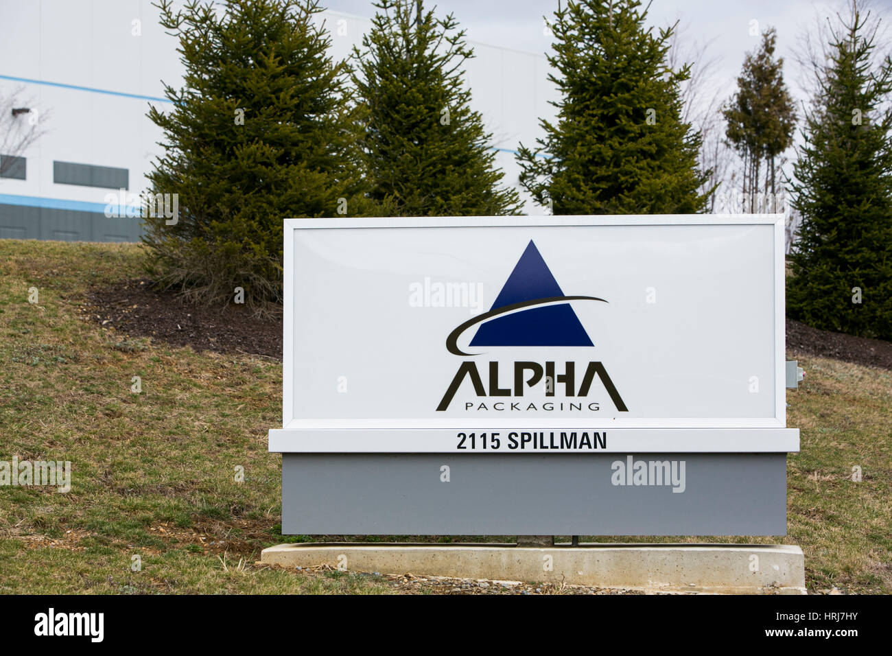 Ein Logo Zeichen außerhalb einer Einrichtung von Alpha Packaging in Bethlehem, Pennsylvania am 26. Februar 2017 besetzt. Stockfoto