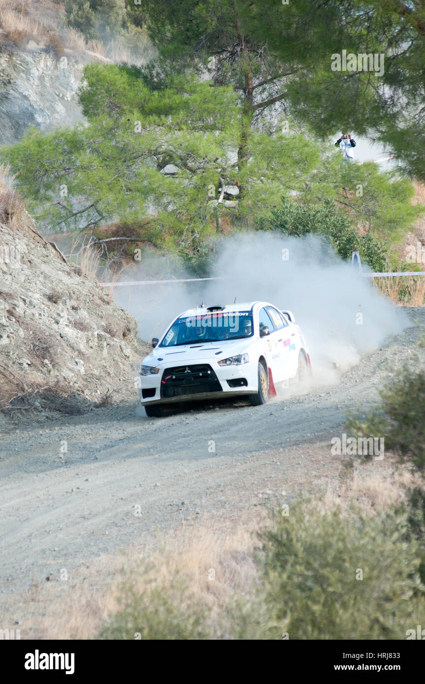 LIMASSOL, Zypern - 7 NOVEMBER: Fahrer Gregoris Aspris (cy) und Co-Pilot Neophytos Neophytou (cy) fahren Mitsubishi Lander Evo X während der Rallye Zypern Stockfoto