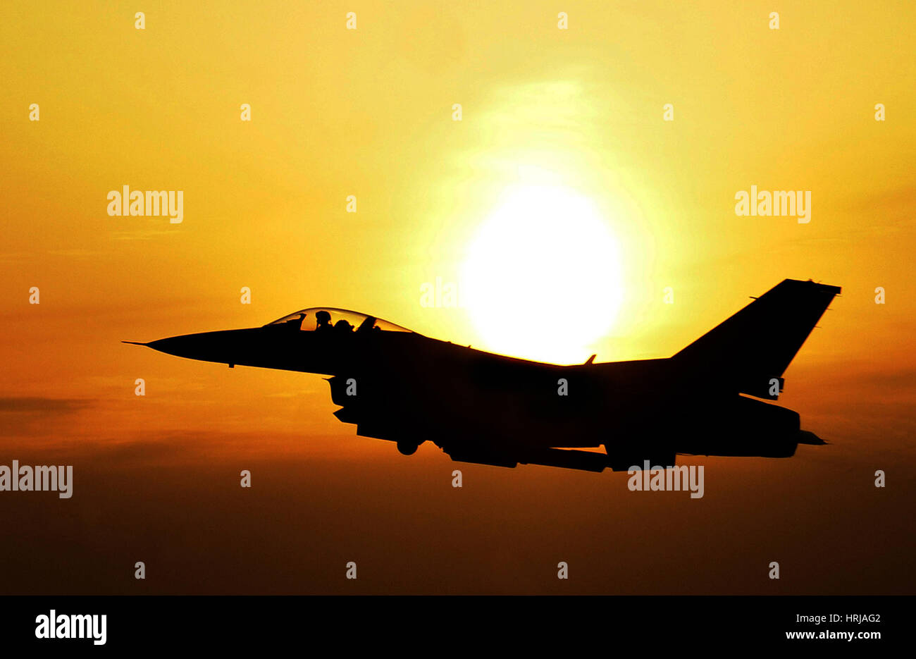 F-16 Fighting Falcon fliegt über Korea Stockfoto