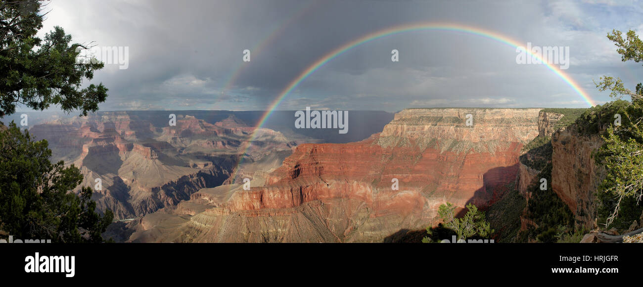 Doppelter Regenbogen über Grand Canyon Stockfoto