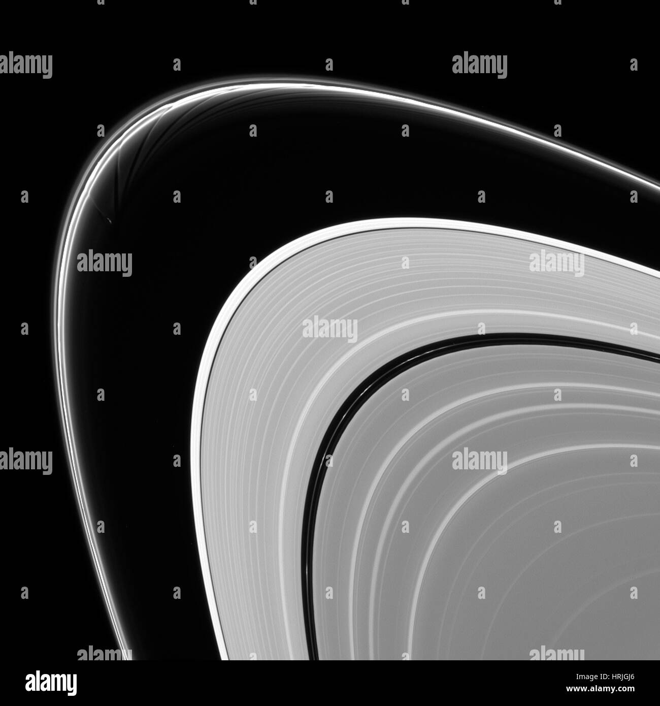 Saturns Mond stört seinen Ring Stockfoto