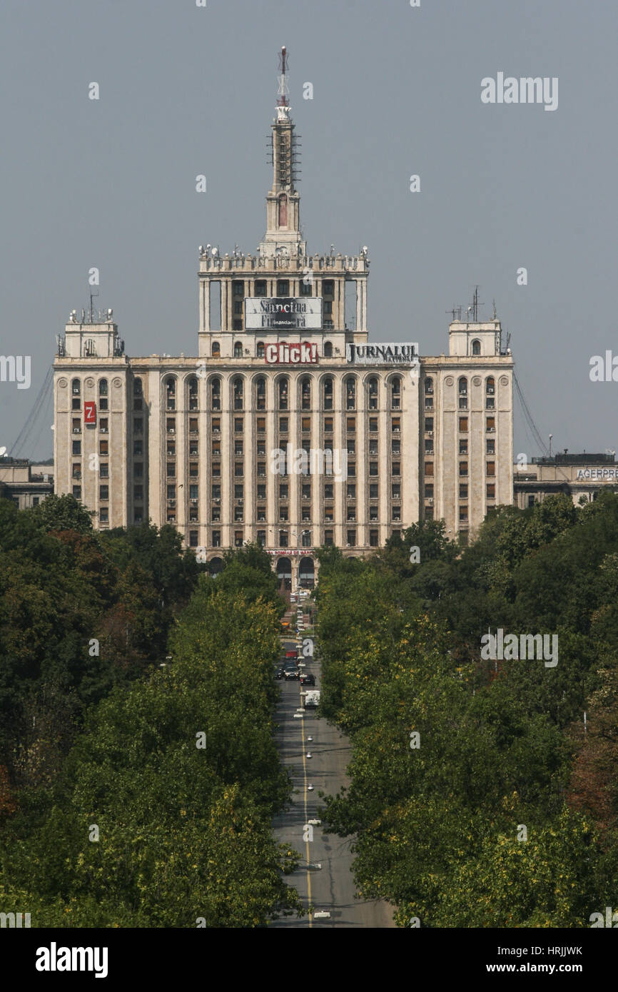 Bukarest, Rumänien, 23. August 2009: Casa Presei Libere (Haus der Freien Presse) auch als Casa scanteii von Triumph arch gesehen bekannt. Stockfoto