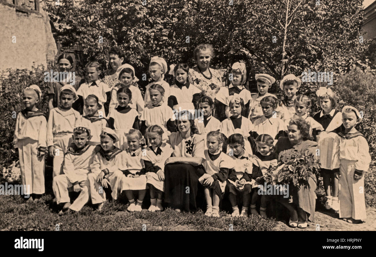 Vintage Foto Gruppenbild von 1951 von russischen Kindern. Stockfoto