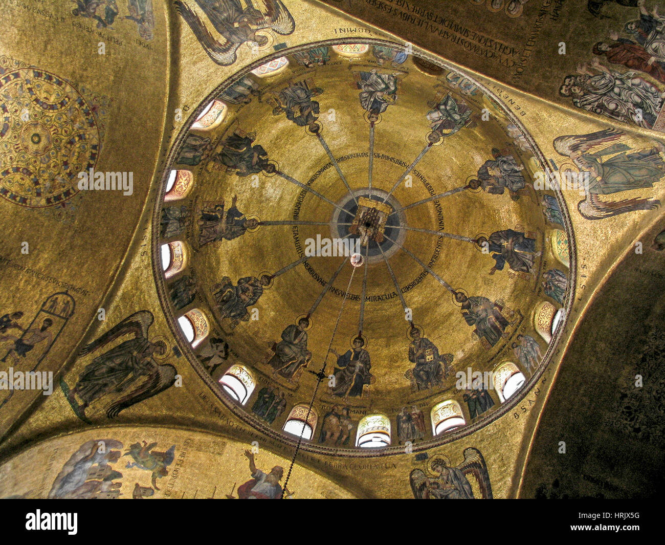 Einzigartige architektonische Schönheit der Basilika San Marco in Venedig, Italien Stockfoto