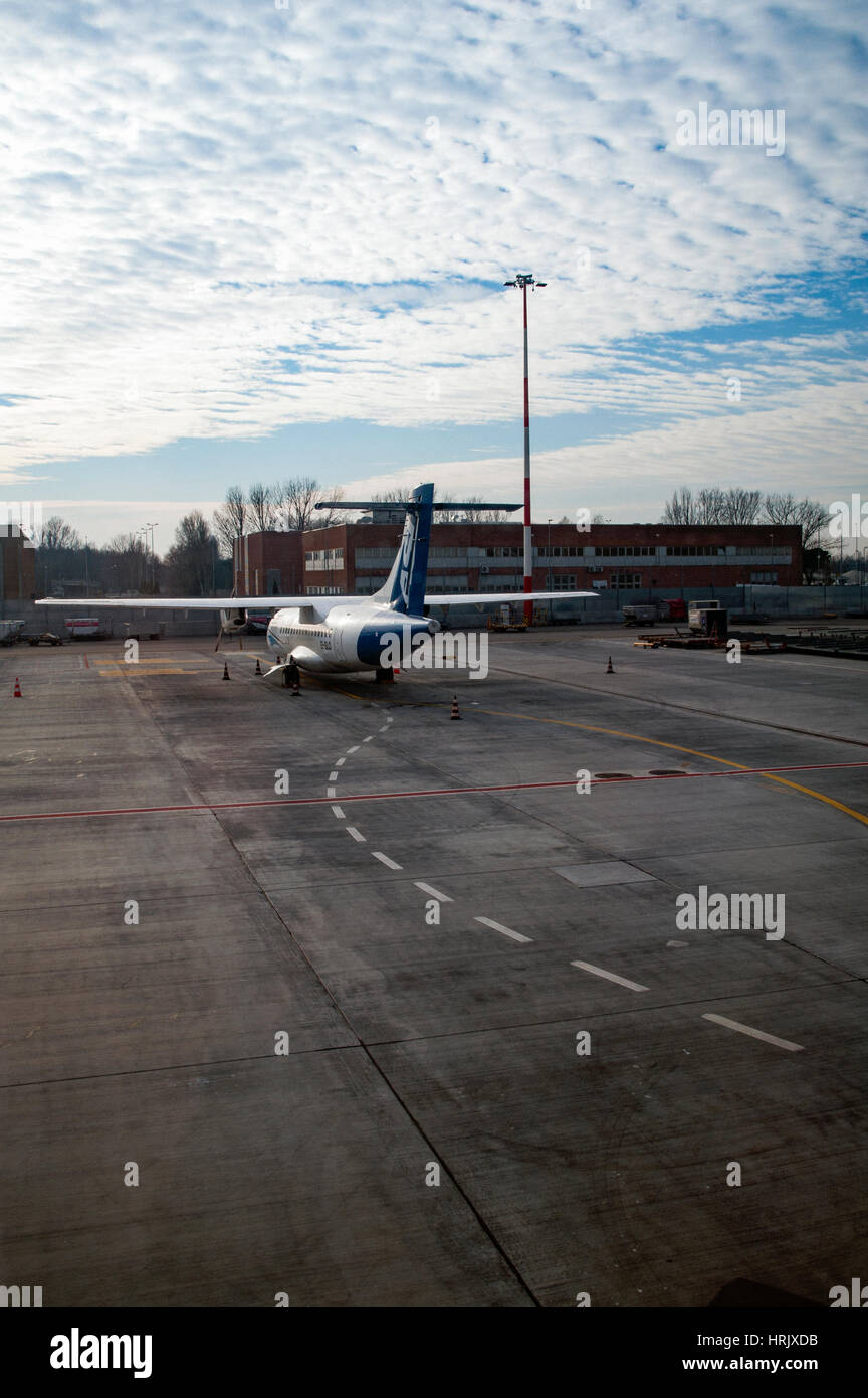 Stationäre Flugzeug am Flughafen Venedig Marco Polo Flughafen Venedig