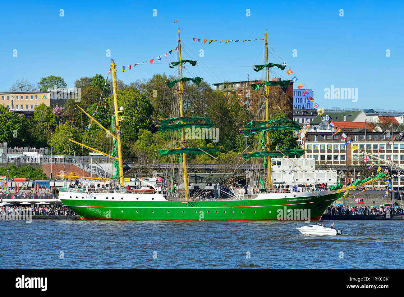 Segelschiff Alexander von Humboldt II am Hamburger Hafengeburtstag in Deutschland Stockfoto
