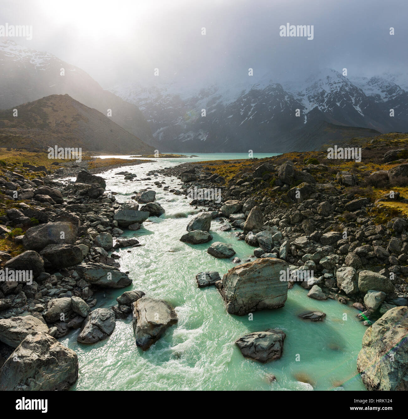 Hooker River fließt vom Gletschersee, Mueller Lake, Mount Cook Nationalpark, Canterbury Region, Neuseeland Stockfoto