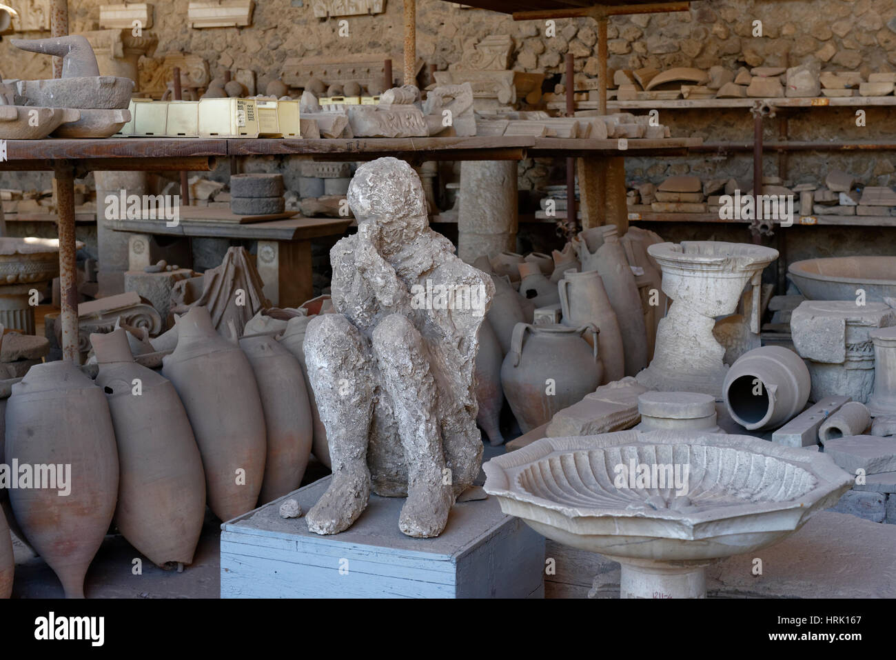 Abstellraum mit archäologischen Stücke, archäologische Funde, Granai del Foro, Getreidespeicher, antike Stadt Pompeji, Kampanien Stockfoto