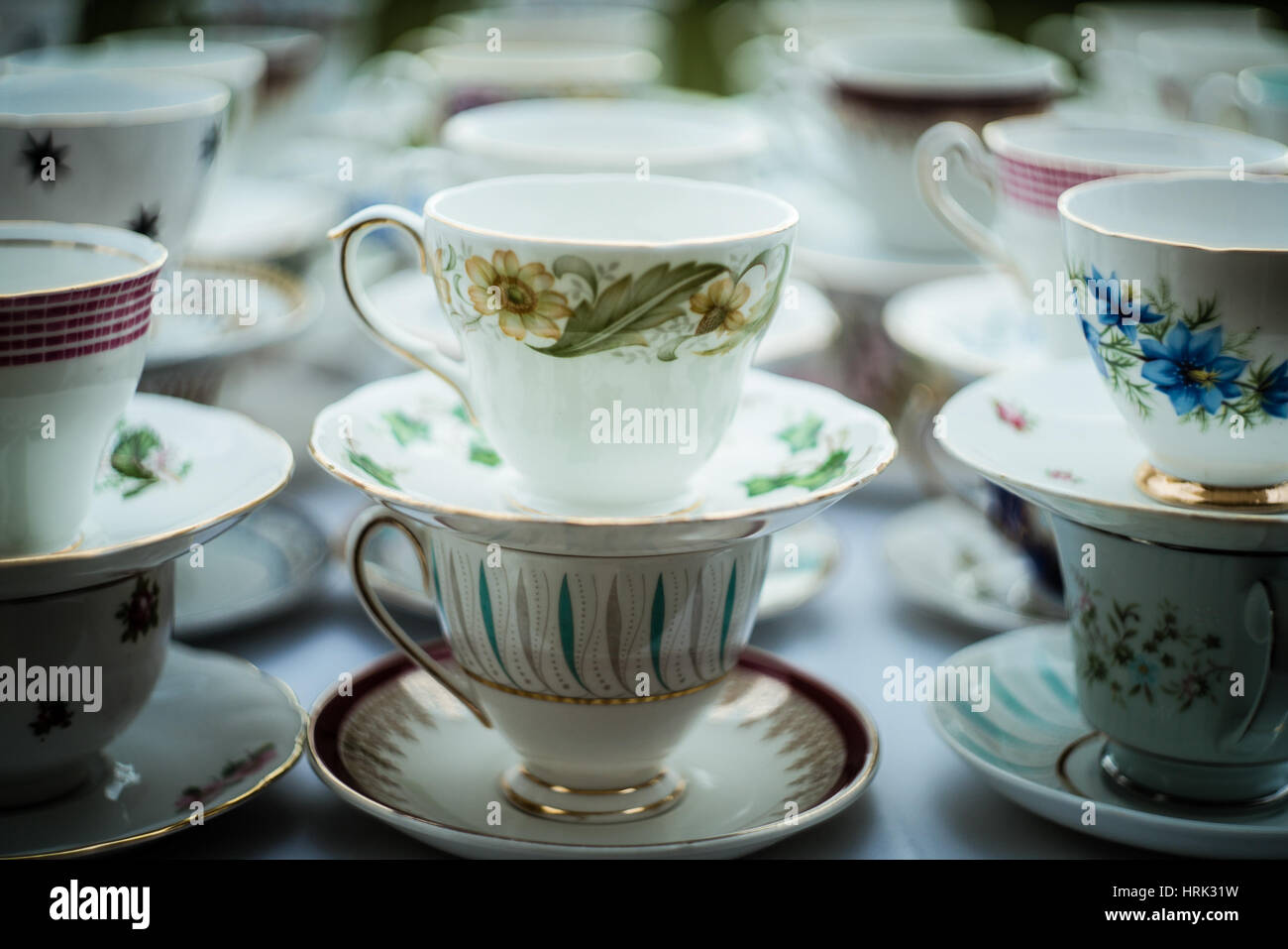 Nahaufnahme von China Teetasse mit unscharfen Hintergrund. Stockfoto