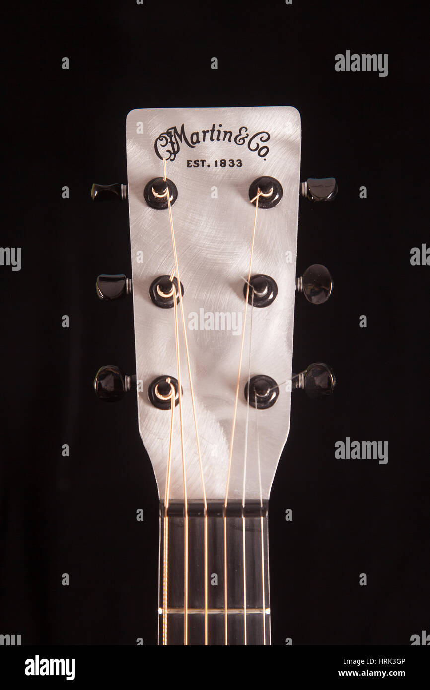 Martin Alternative X Grand Konzert Aluminium Top Akustik-Gitarre Stockfoto