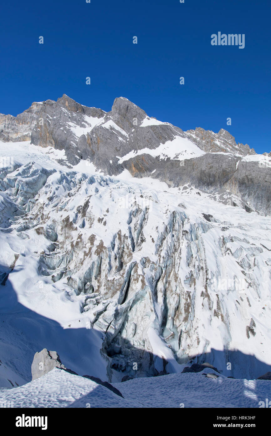 Gletscher von Jade Dragon Snow Mountain (Yulong Xueshan), Lijiang, Yunnan, China Stockfoto