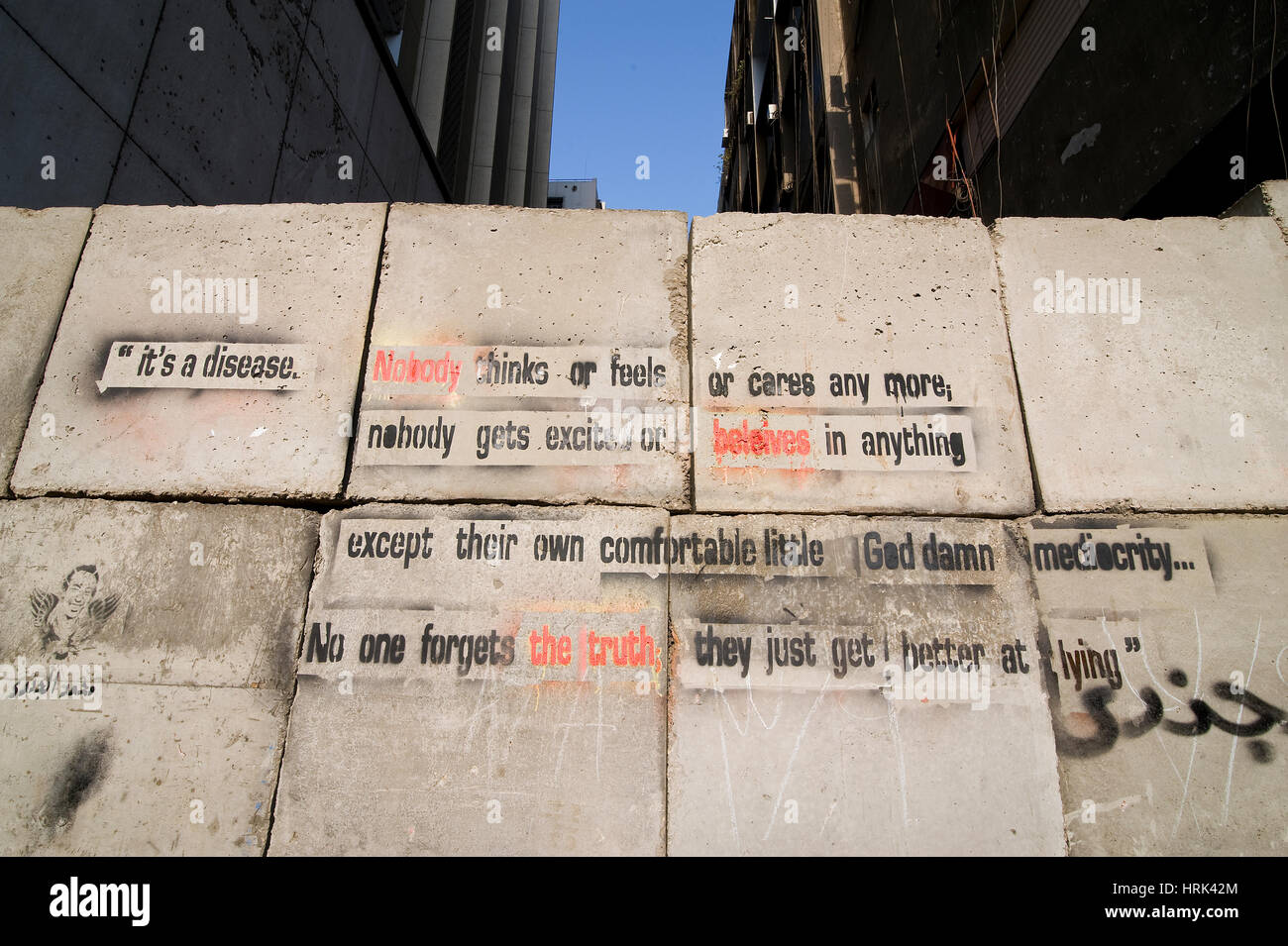 Ägypten, Kairo: Seit Beginn der Revolution im Januar 2011 viele Wände wurden weiterwachsen, Demonstranten, die Förderung auf Ministerien, Botschaften zu stoppen eine Stockfoto