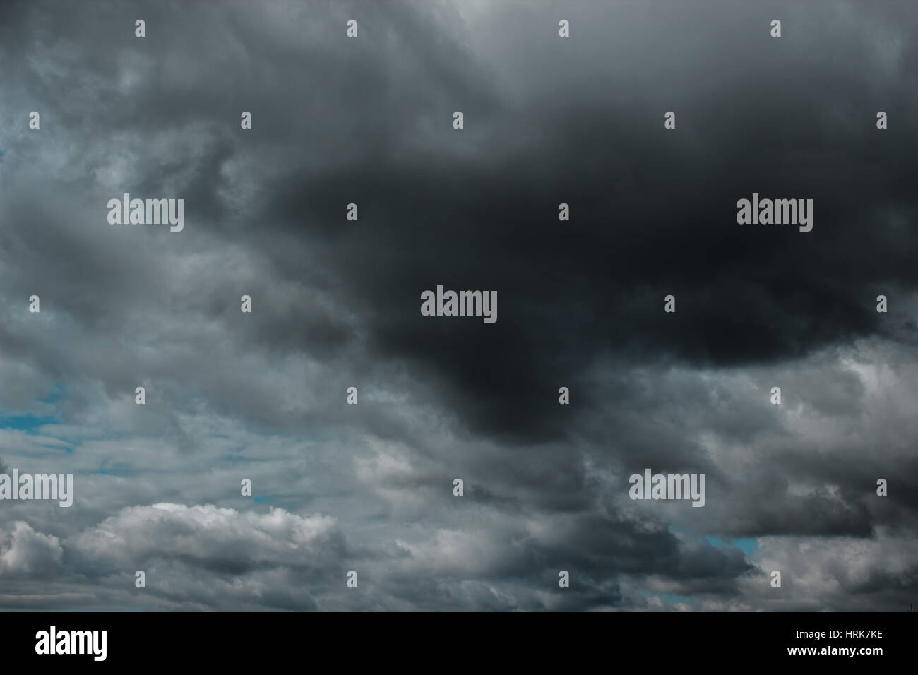 Dunkle Wolken vor dem Gewitter Stockfoto