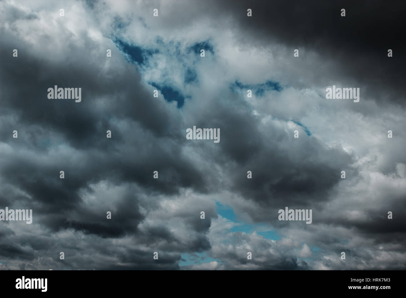 Dunkle Wolken vor dem Gewitter Stockfoto