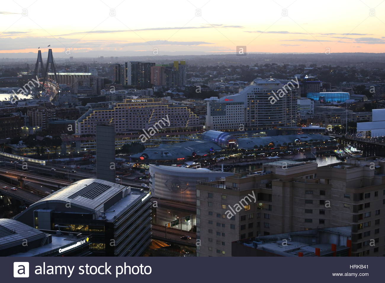 Sydney Skyline als leichte Veränderungen zur Nacht. Stockfoto