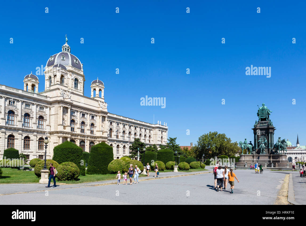 Wien, Österreich. Das Natural History Museum (Naturhistorischen Museum) und Statue von Maria Theresa, Maria-Theresien-Platz, Wien, Österreich Stockfoto