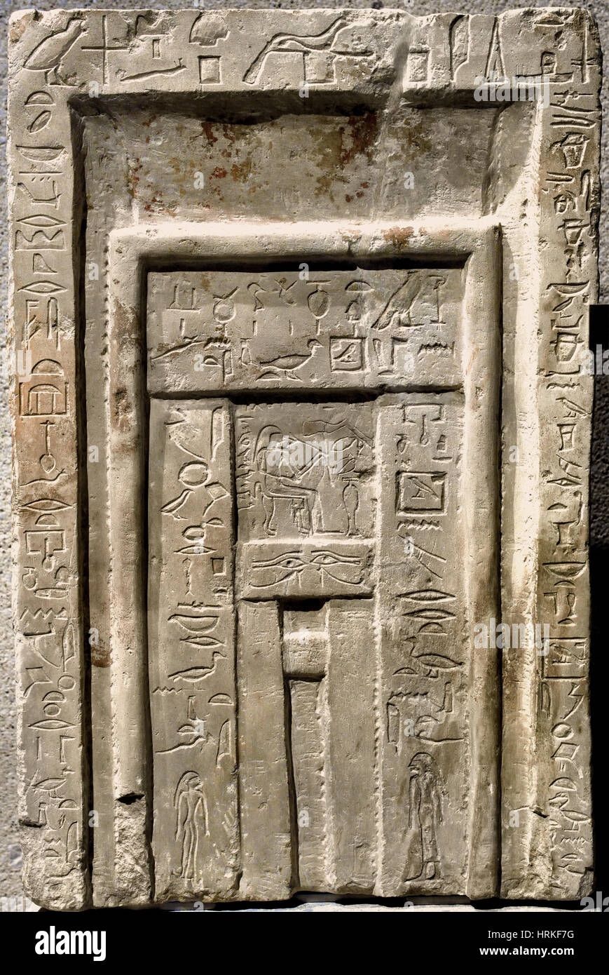 Falsche Tür des Grabes von der Herrin Satintef; 6. Dynastie (2347 – 2216 v. Chr.); Stockfoto