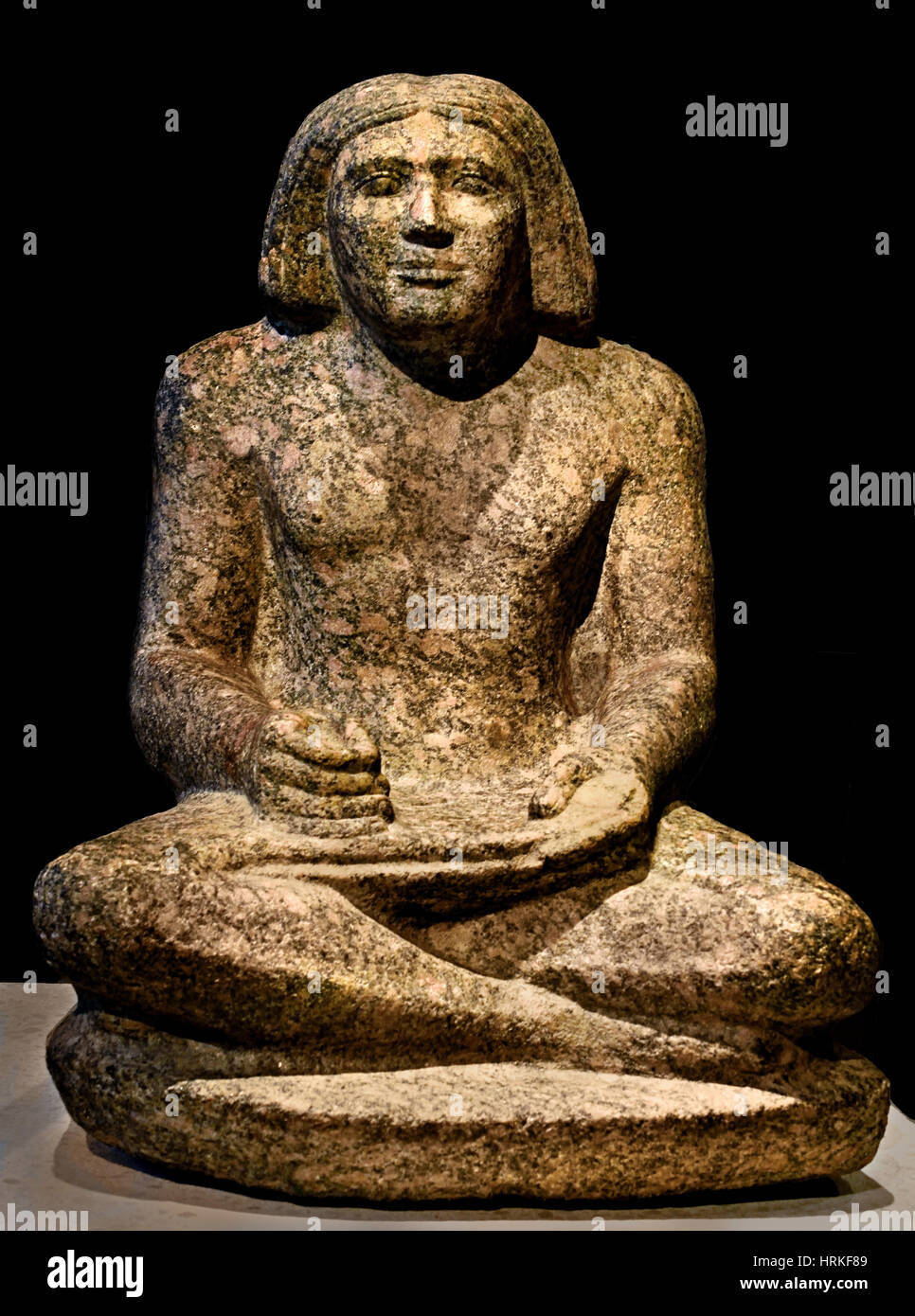 Schreiber-Statue der Domäne-Administrator Der Senedj 5. Dynastie Gizeh (Ägypten / unteren Ägypten) West CemeteryRosengranit (Material / Stein / Granit); Bemalte 68,2 x 51 x 46 cm Stockfoto